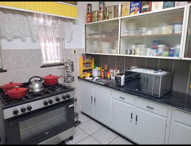 3 BEDROOM HOUSE FOR SALE IN GREENHILLS